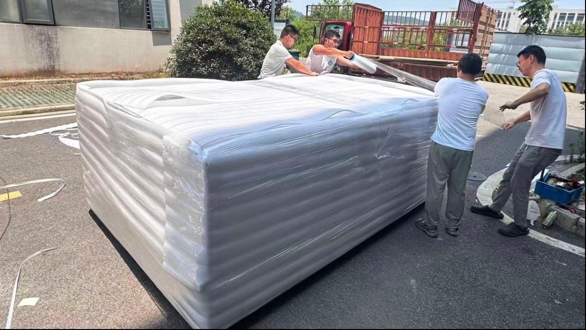 隔绝杂光、精准到0.03mm！武汉曜华激光气动密封上盖EL检测仪落地海外光伏产线