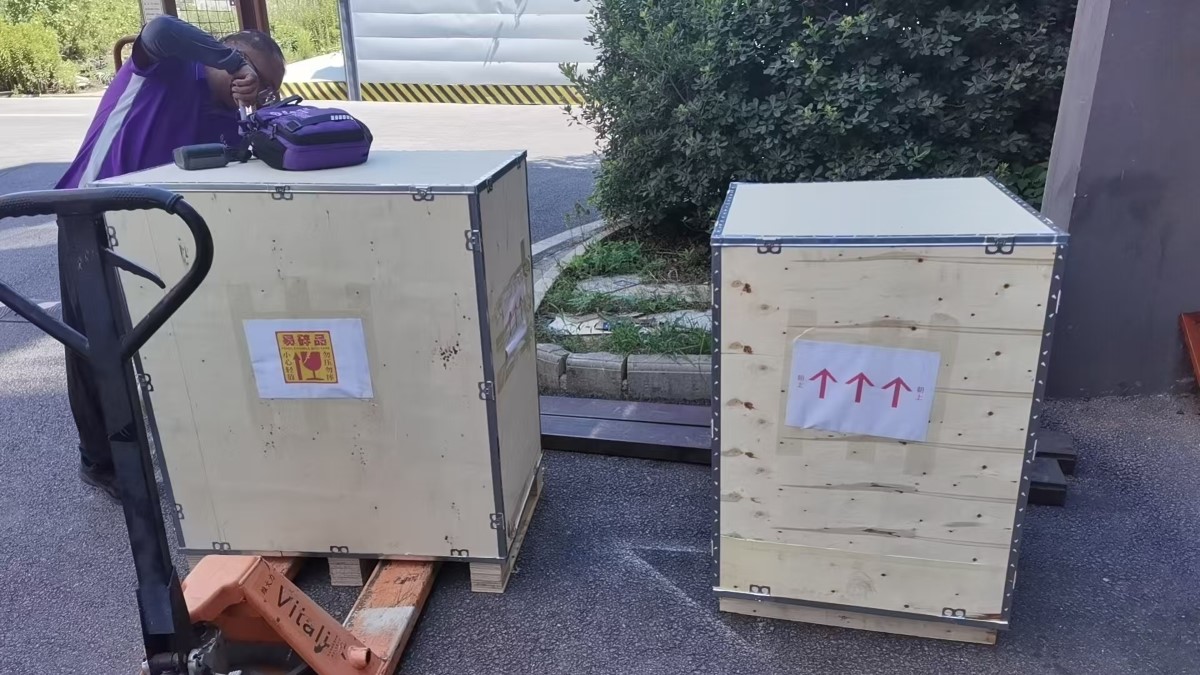 覆盖AM0/AM1.5G 双测试场景！武汉曜华激光稳态LED太阳光模拟器发往科研一线